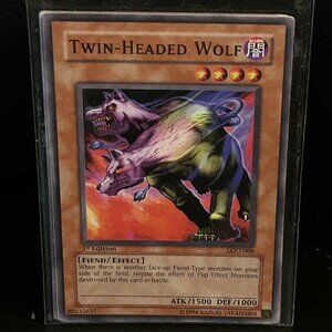 Twin-Headed Wolf - LOD-008 - Common - 1st Edition Legacy of Darkness Yu-Gi-Oh!